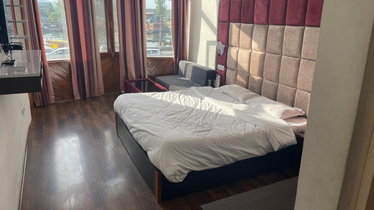 Hotel Senorita Srīnagar Eksteriør bilde